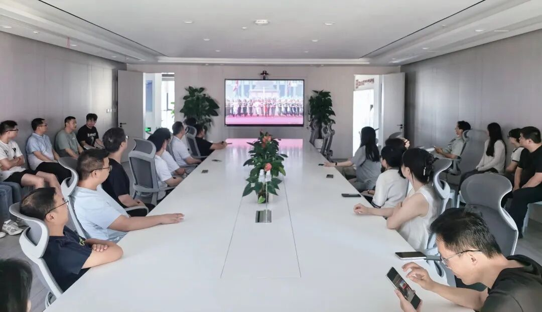 铭记历史,珍爱和平:钧普科技组织全体员工观看抗战胜利80周年阅兵仪式(图2) 铭记历史,珍爱和平:钧普科技组织全体员工观看抗战胜利80周年阅兵仪式(图2)