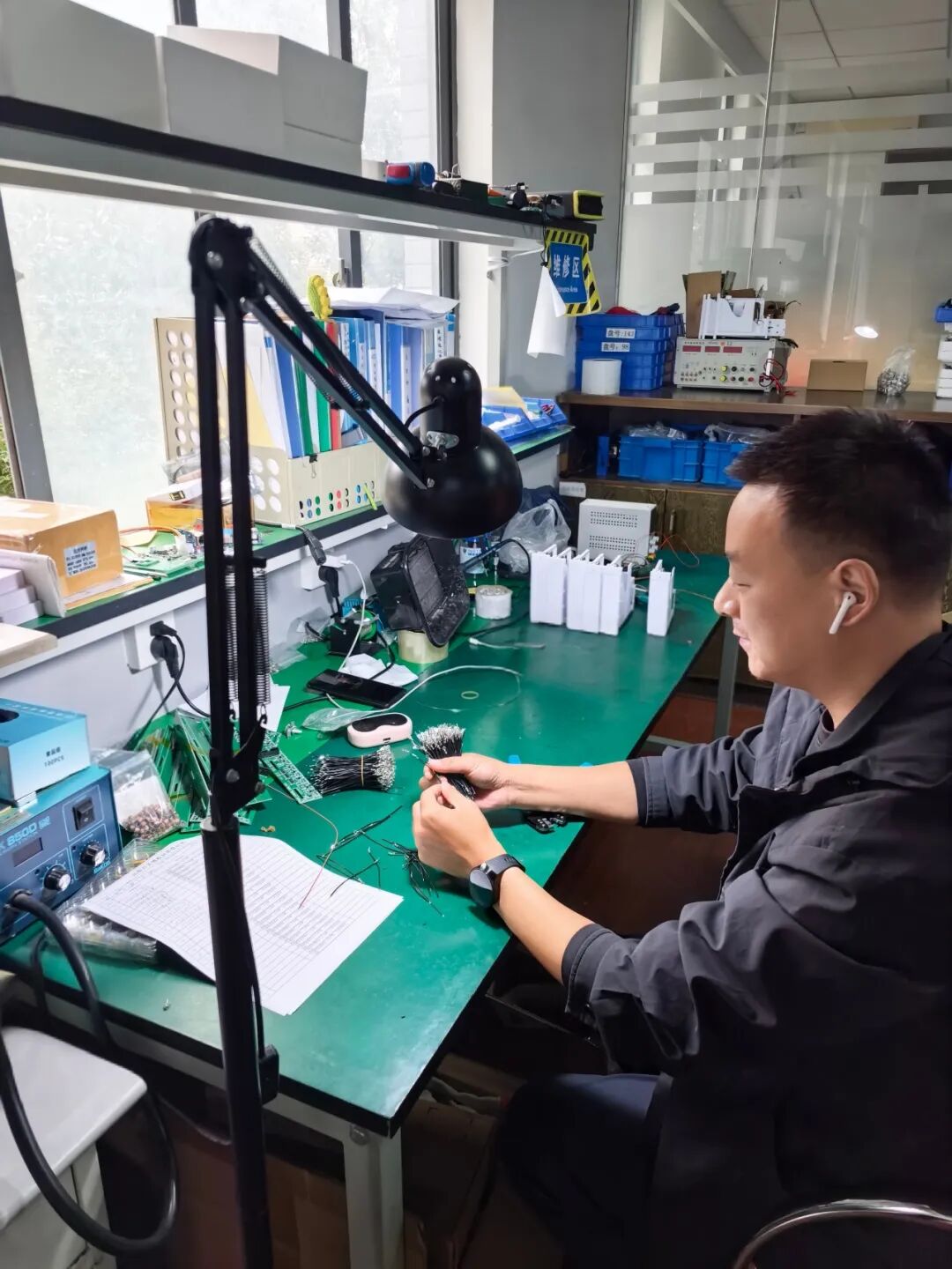 团结协作,钧普科技员工齐上阵,保障订单准时交付!(图4) 640-3.jpeg