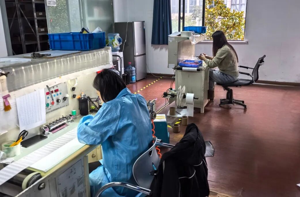 团结协作，钧普科技员工齐上阵，保障订单准时交付！